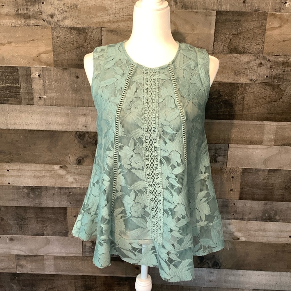 Xhilaration Sleeveless Lace Top - Picture 16 of 16